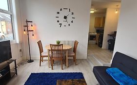 Prenton Home With Free Parking